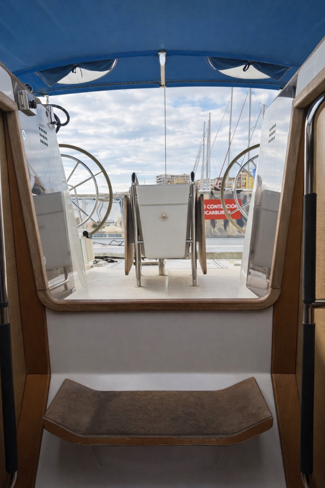Cockpit avec deux barres à roue